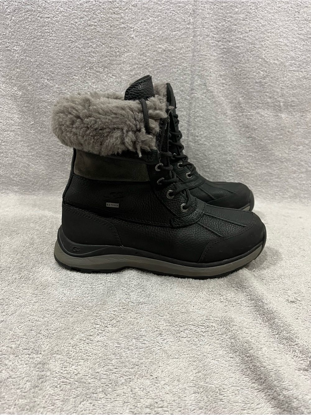 UGG Women's Adirondack III Boot Black 1095141-BLK Size 7.5 Preowned